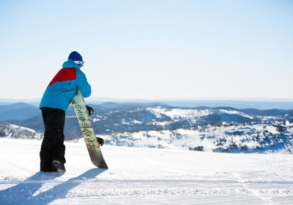 Skiing & snowboarding in NSW - Ski resorts, snow season & more | Visit NSW